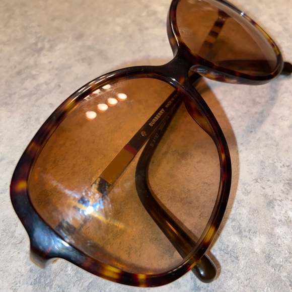 Burberry BE4197 sunglasses - Picture 5 of 8